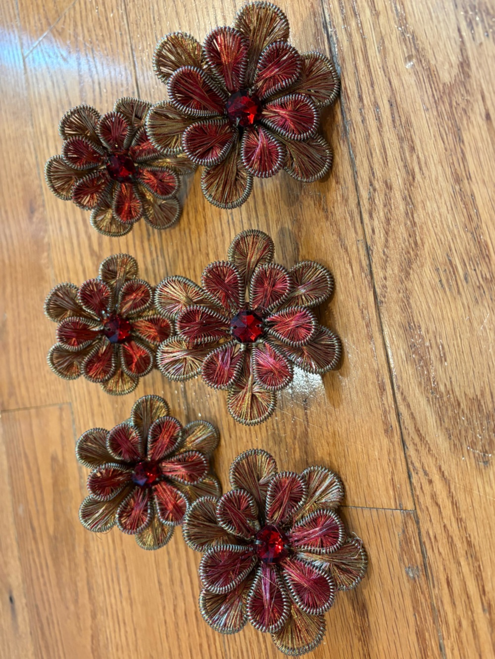Pier 1 Red Beaded Floral Napkin Rings Set of 6 Gold Wire Holiday Table Decor